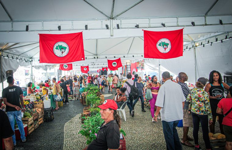 MST reúne expositores em Feira e homenageia Eunice Paiva no Largo da Carioca
