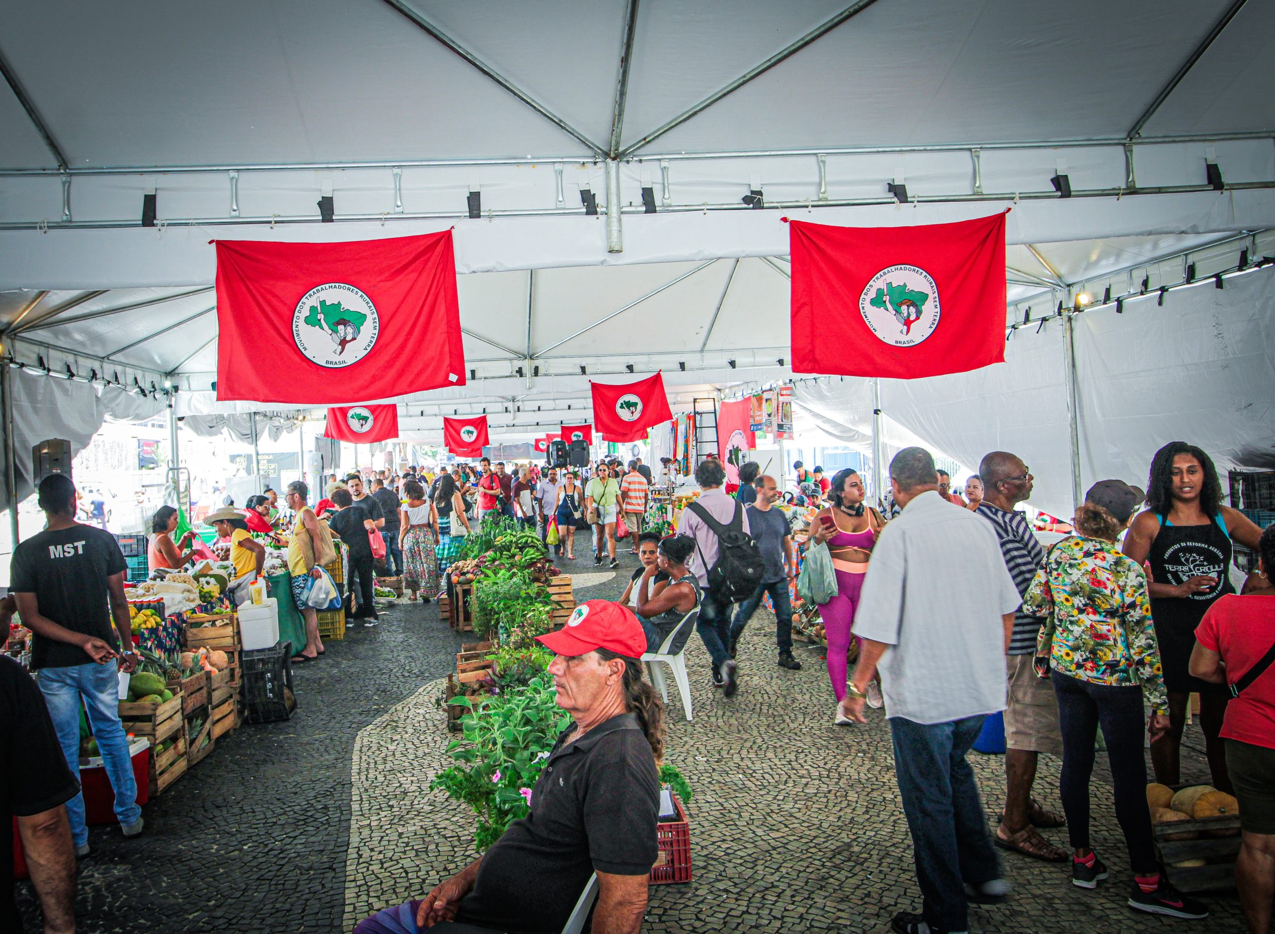 MST reúne expositores em Feira e homenageia Eunice Paiva no Largo da Carioca