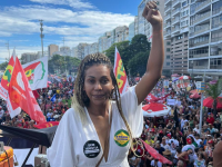 Ato em Copacabana reúne 50 mil pessoas contra PL da Dosimetria aprovado na Câmara