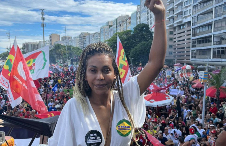 Ato em Copacabana reúne 50 mil pessoas contra PL da Dosimetria aprovado na Câmara