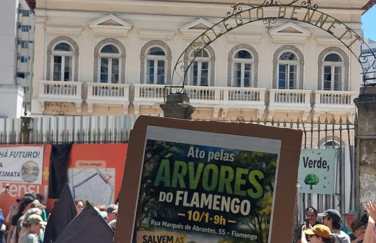 Moradores fazem protesto contra crime ambiental no bairro do Flamengo na manhã deste sábado