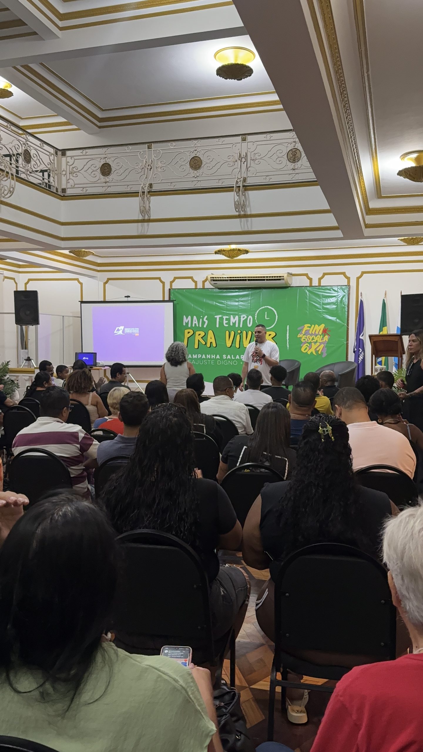 Por mais direitos, reajuste digno e redução da jornada